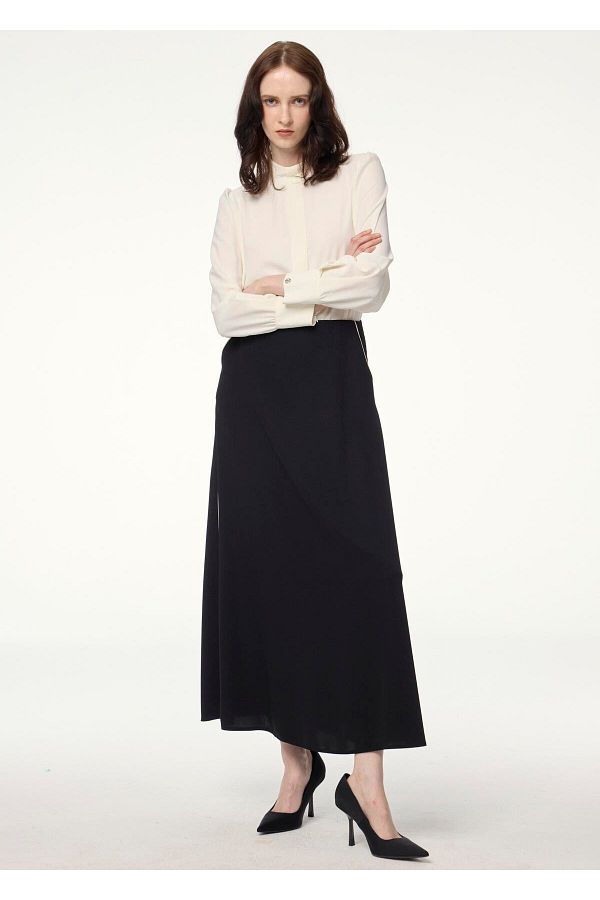 Zühre-Plain Black Skirt with Stripe Detail and Pockets Etk-0182 1