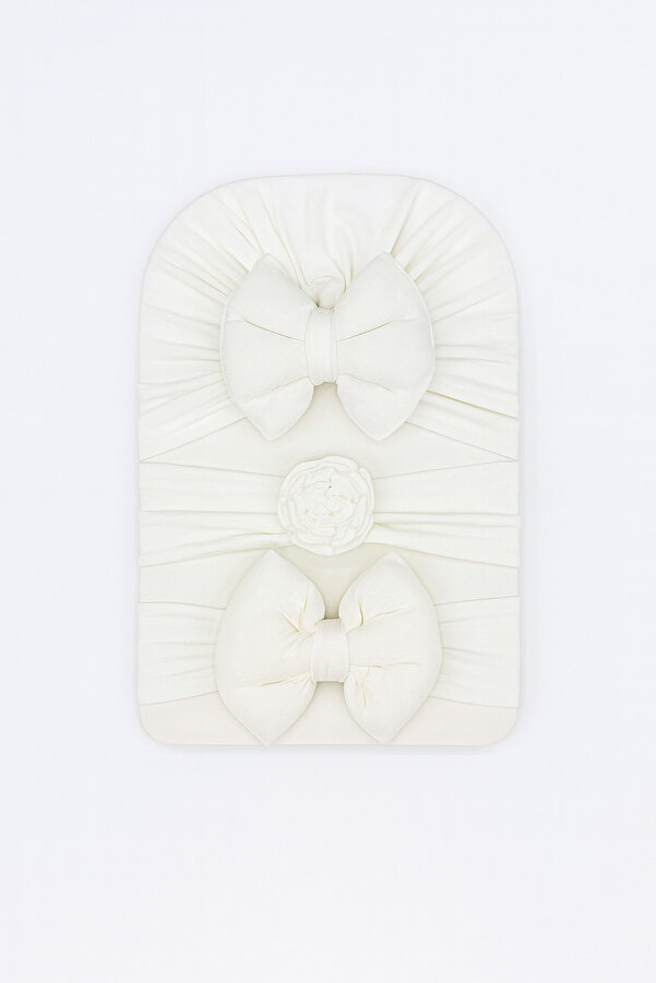 Bebekino 0-18 Ay Kız Bebek 3’lü Set – Fiyonklu Bone, Fiyonklu Saç Bandı, Güllü Saç Bandı