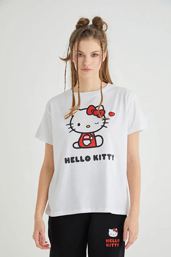 Hello Kitty-Licensed Printed Basic T-Shirt Relaxed Cotton 1