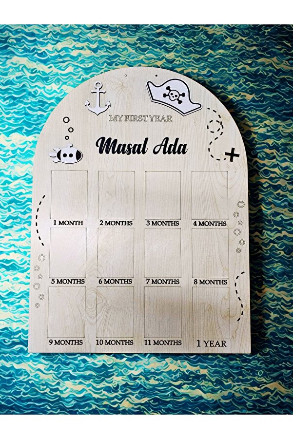 Dlyn Dalyan Kişiye Özel Ahşap Fotoğraf Panosu – Bebek Fotoğraf Panosu - Korsan Temalı İlk 12 Ay