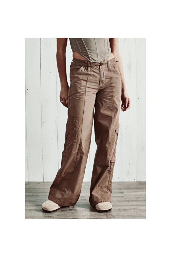 Urban Outfitters Tan Cargo Pants VibeGaia Urban Outfitters BDG