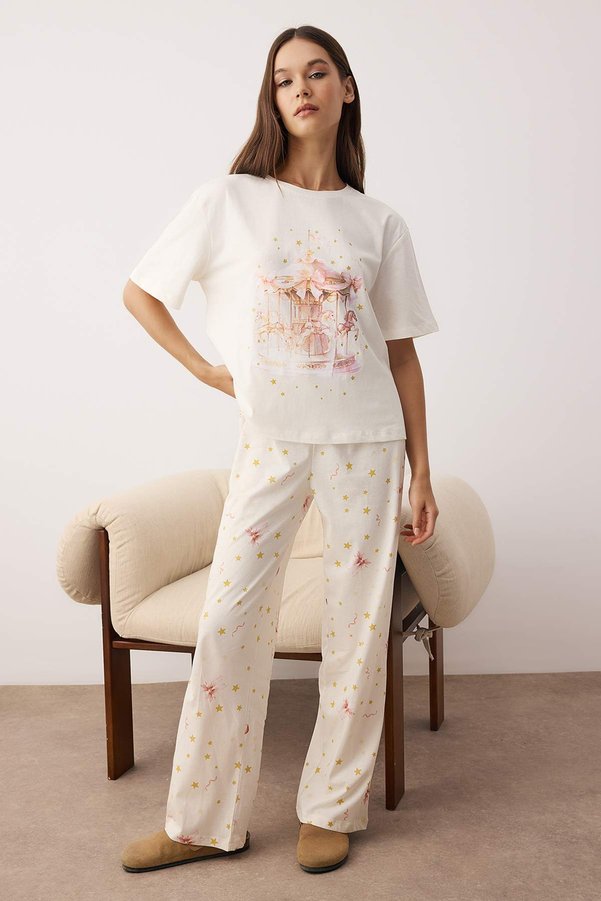 Trendyol Collection Ecru 100% Cotton Ribbon and Star Printed Knit Pajama Set THMAW26PT00116