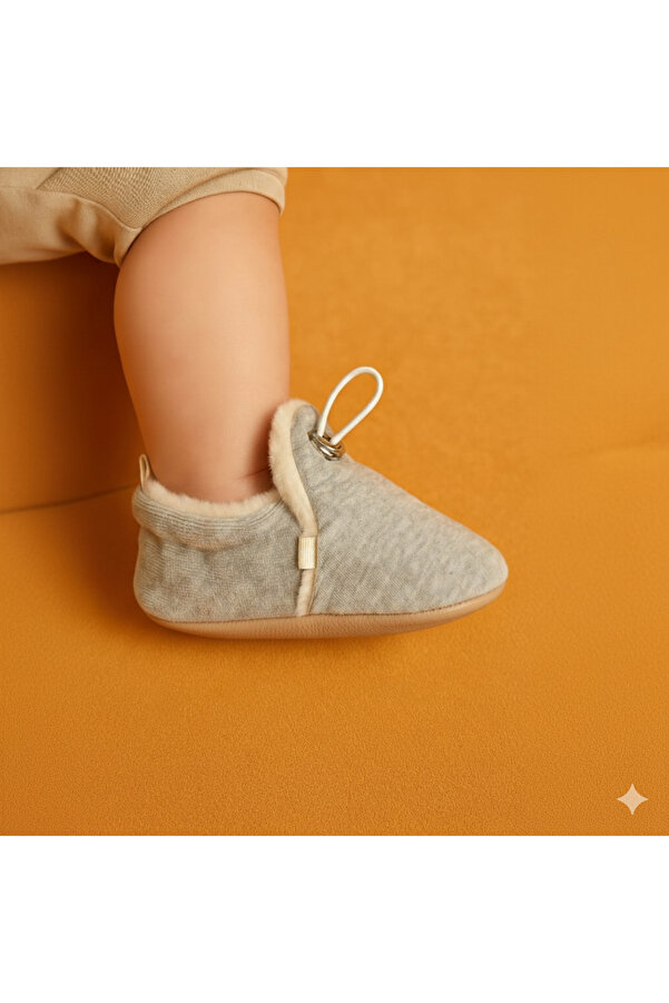 Tiny Feet Peluş Astarlı Soft Kadife Ayarlanabilir Lastikli Kaydırmaz Taban Bebek Pandufu, Ev Patiği