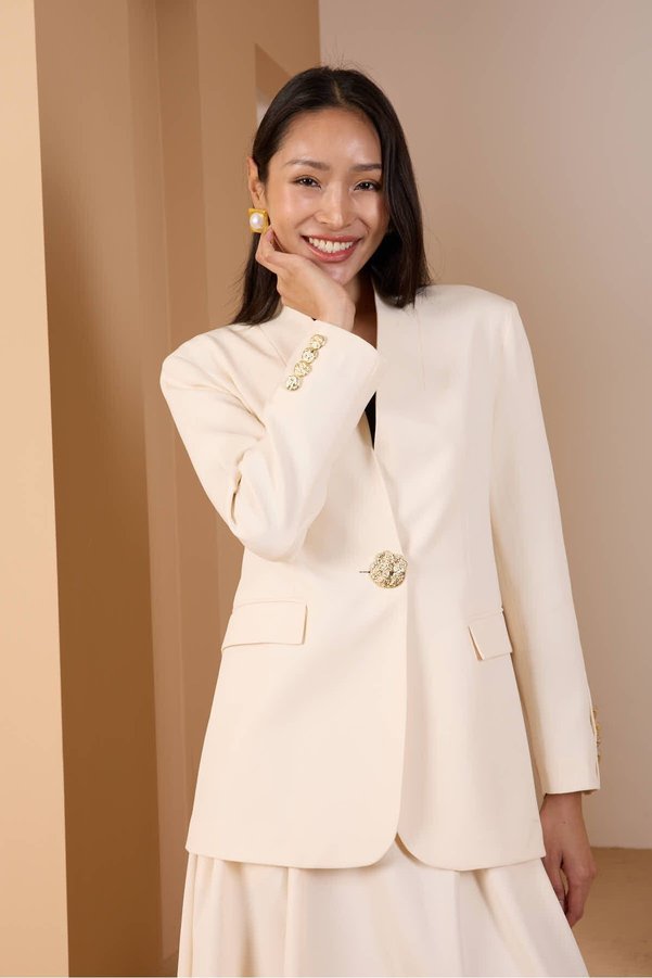 Bolivente Ecru Loose Cut Button Detailed Woven Blazer Jacket