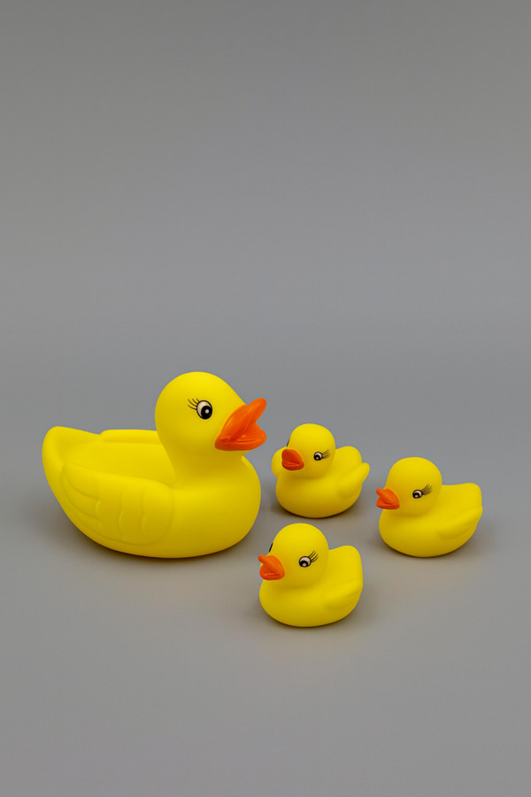 BEYZANA Ördek 4'lü Yavrulu Sesli Banyo Oyuncağı Seti Ördek Ailesi