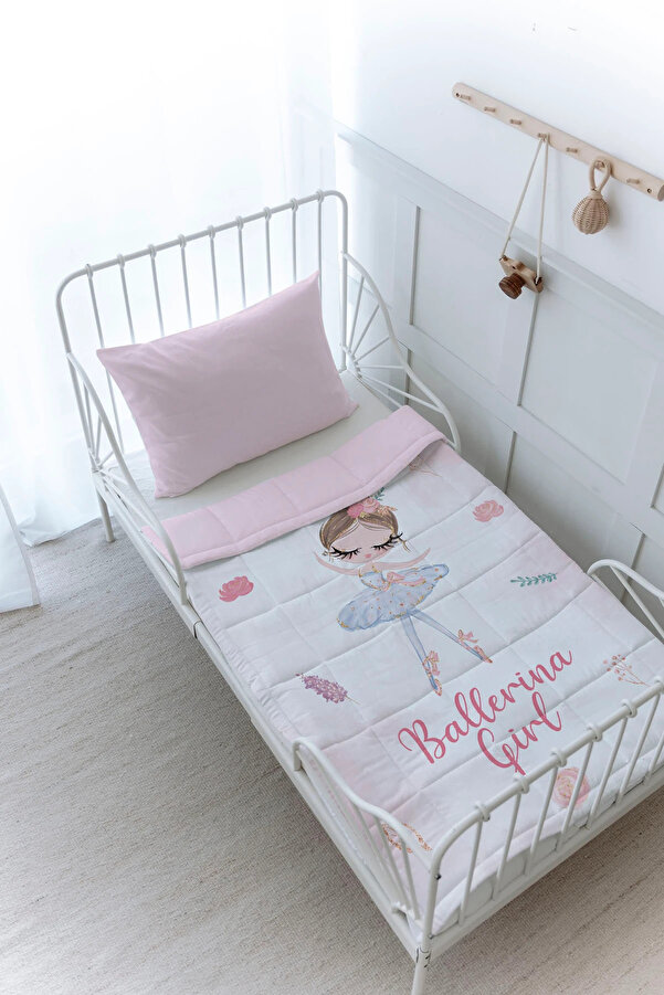 Tuğba Kuğu Organik Baskılı Montessori (100x200) Yorgan Seti - Iconic Serisi - Beyaz Tütülü Balerin