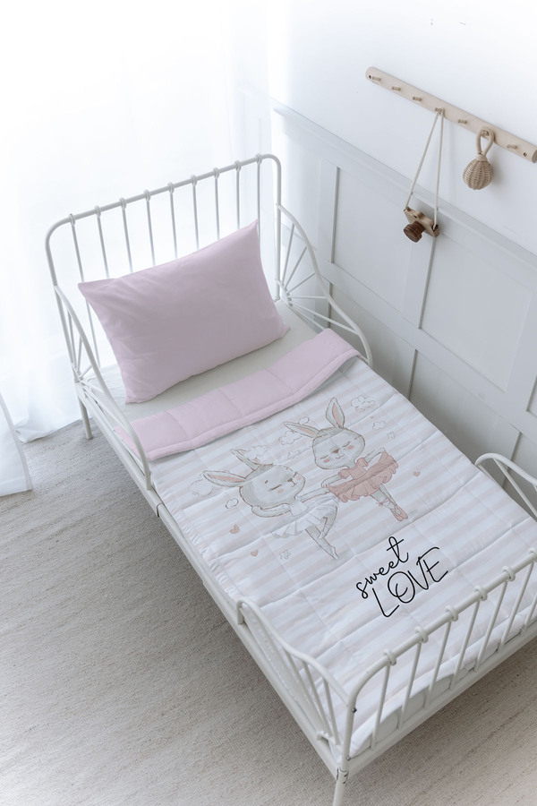 Tuğba Kuğu Organik Baskılı Montessori (100x200 Cm) Yorgan Seti - Iconic Serisi - Balerin Tavşanlar