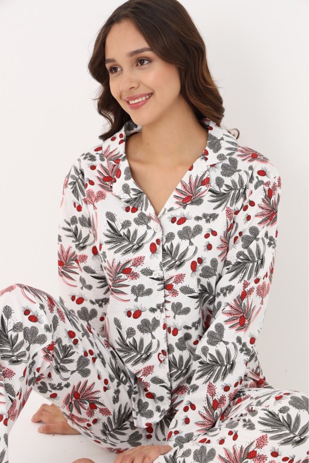 Strawberry Leaf Patterned Long Sleeve Buttoned Women's Pajama Set