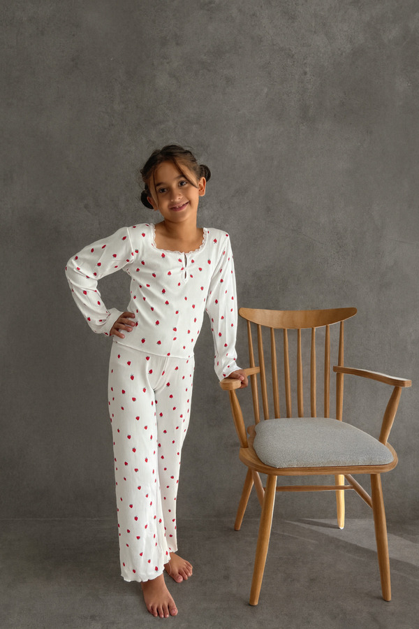 Eloria Fashion Kız Çocuk Çilek Baskılı Uzun Kollu Şirin Yumuşak Pijama Takımı