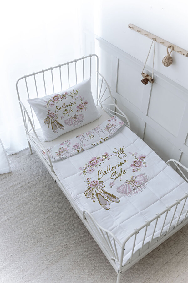 Tuğba Kuğu Organik Baskılı Bebek (100x150) Yorgan Seti - For Baby Serisi - Altın Bale Kıyafetleri