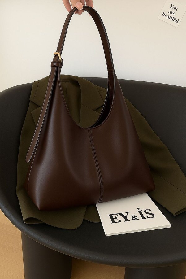 eyandis Large Volume Shoulder Bag Soft Leather Al Model