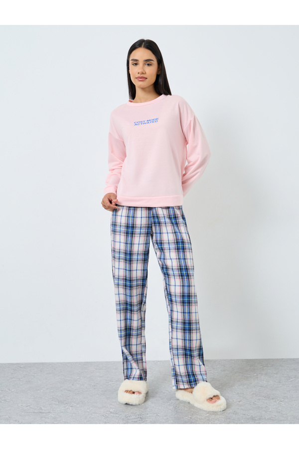 Styli Cosy Mode Slogan T-Shirt and Check Pyjama Set