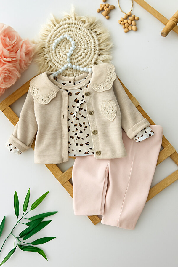 mini mia 3’lü Bebek Takımı Dantel Yakalı Triko Hırka, Leopar Baskılı Müslin Üst ve Pantolon