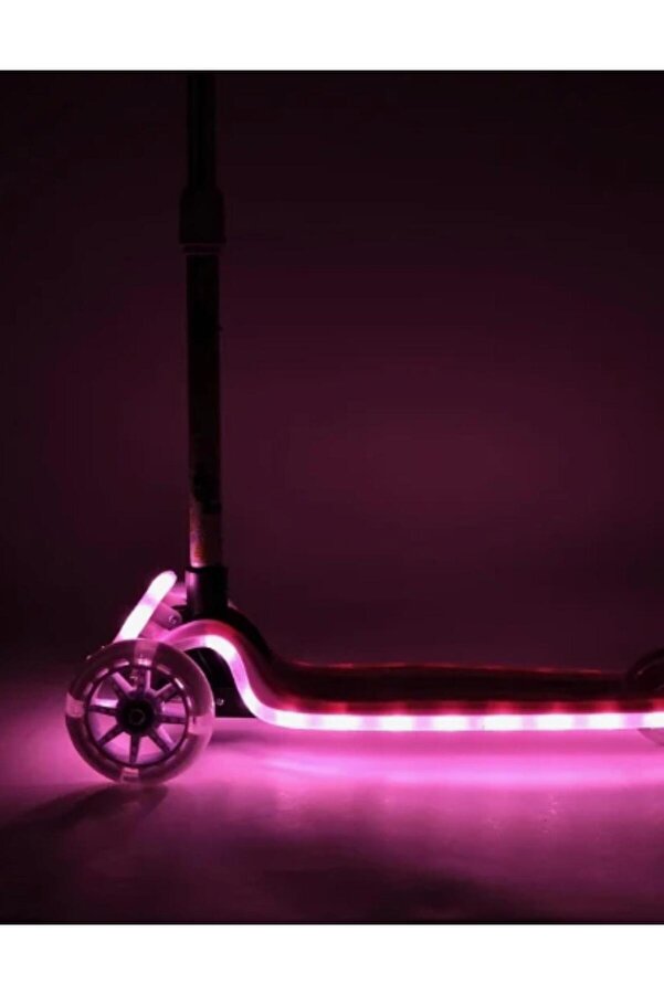 Vardem Işıklı Sevimli Sticker’lı Scooter