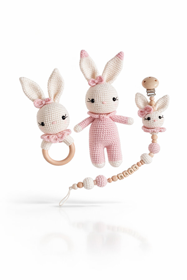SineklikStoree Amigurumi El Yapımı Pembe Tavşan Oyuncak Seti – Ahşap Diş Kaşıyıcı ve Emzik Askılı Bebek Hediye Seti