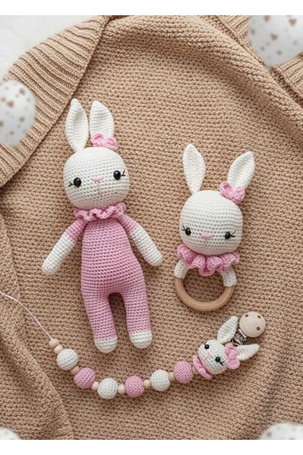 kelebeginruyasihobievi Amigurumi Hediyelik Uyku Arkadaşı Organik El Emeği Tavşan, Çıngırak, Emzik Zinciri Üçlü Set