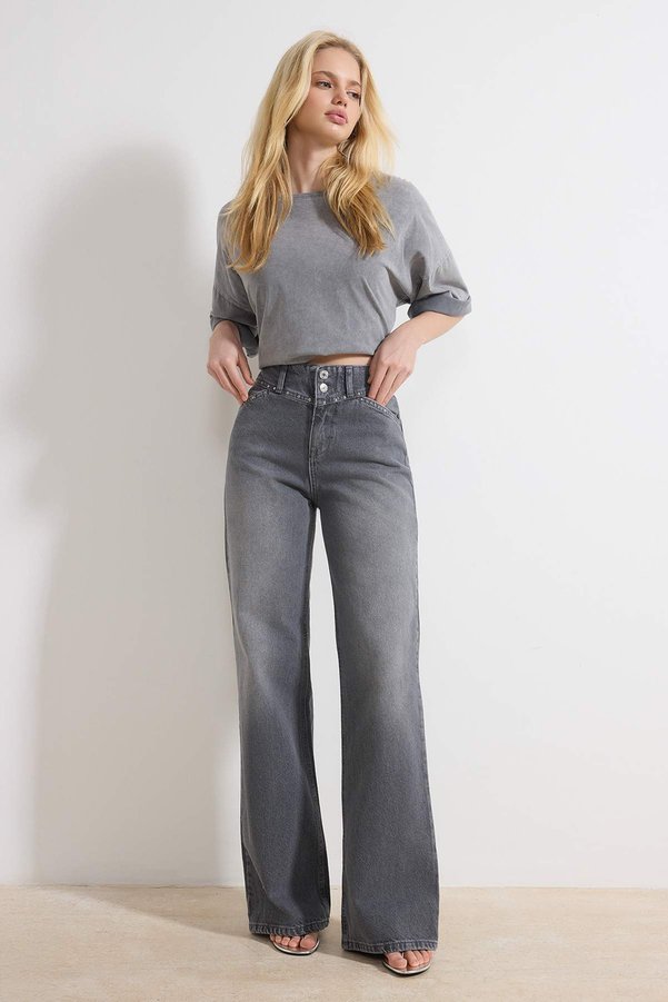 Trendyol Collection Gray Eyelet Detail Regular Waist %100 Cotton Wide Leg Jeans TWOSS26JE00051