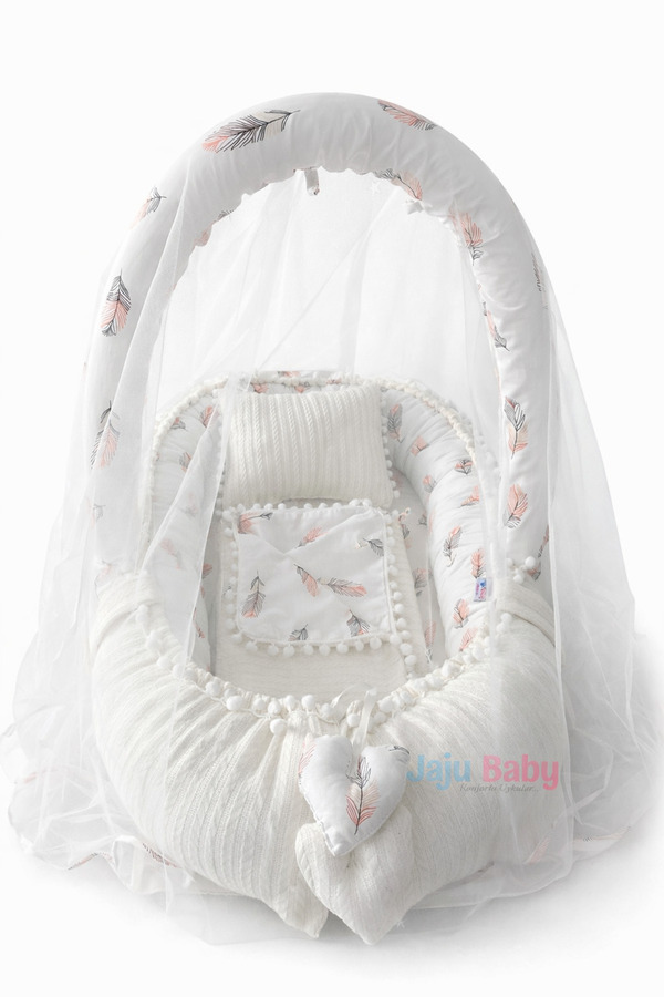 Jaju Baby Beyaz Örgü Pike Kumaş Ve Tüy Desen Kumaş Ponponlu Babynest Oyuncak Aparat Ve Tül Set