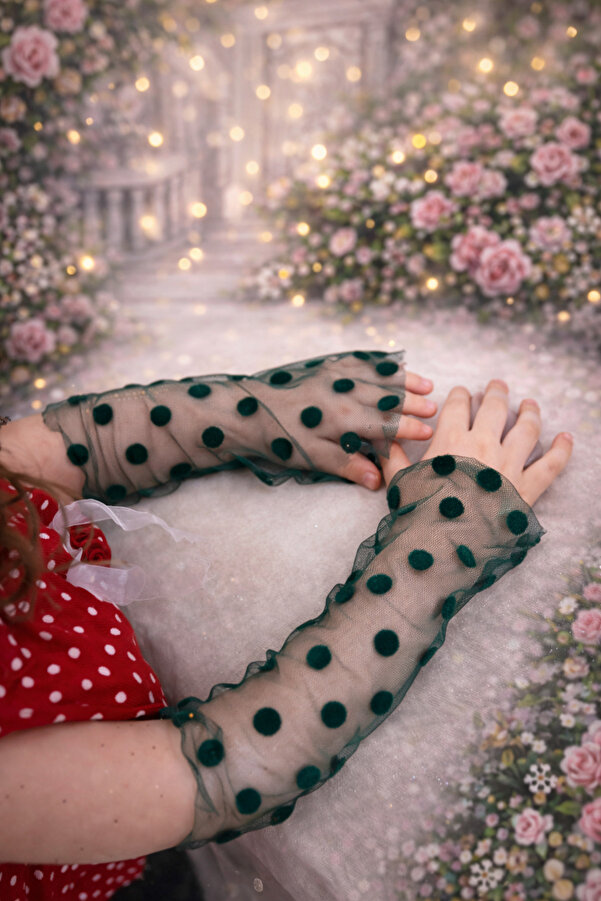 Nurcanilirboutique Kız çocuğu &bebek kostüm &dış çekim &doğum günü parti eldiven kolluk