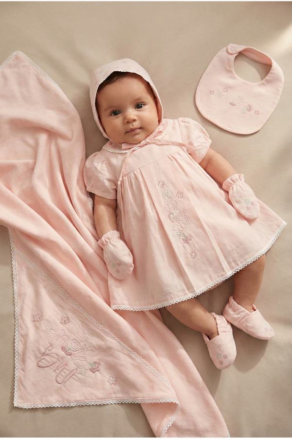 ZEYNUKO KIZ BEBEK %100 PAMUK ÇİÇEK NAKIŞLI ELBİSELİ BATTANİYELİ 6'LI YENİDOĞAN HASTANE ÇIKIŞI ZIBIN SETİ