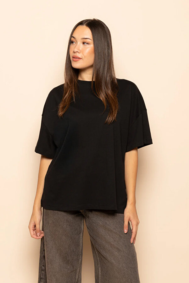Kadın Oversize %100 Pamuk Baskısız Yumuşak Dokulu Basic Bisiklet Yaka Siyah Tişört RF0006
