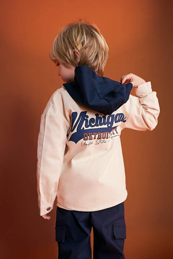 Defacto Erkek Bebek Kapüşonlu Sırt Baskılı Gabardin Uzun Kollu Gömlek B8053A524SP