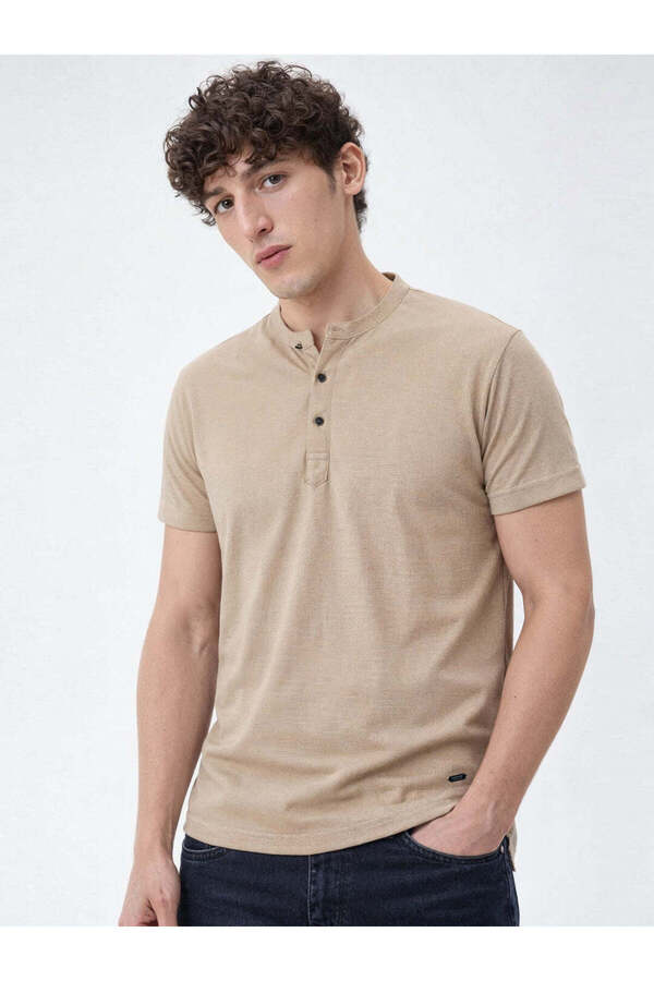 STATUS QUO Solid Henley Neck Regular Fit Beige T-shirt