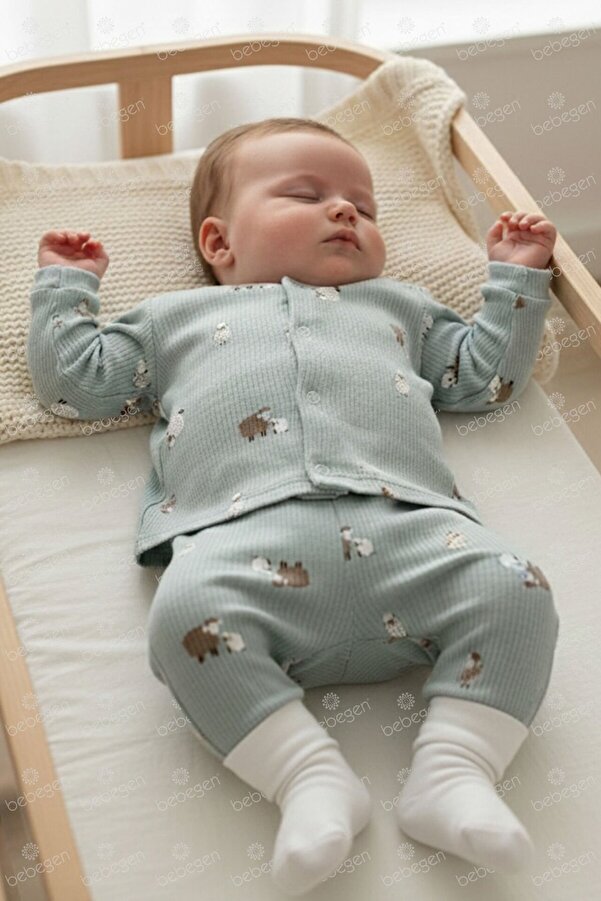 bebegen Unisex Yeşil Kuzulu Desenli Çıtçıtlı Pijama Takımı