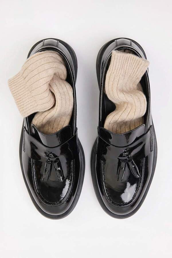 Trendyol Shoes Black Patent Leather Tassel-Detail Women's Loafers TAKSS26LA00002