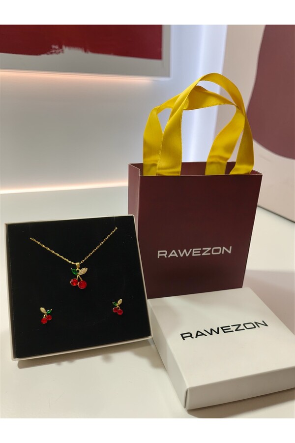 RAWEZON Kutulu Çantalı Kırmızı Kiraz Set-Prinç Kolye ve Küpe Sevgiliye Hediye Arkaşada Eşinize Doğum Günü