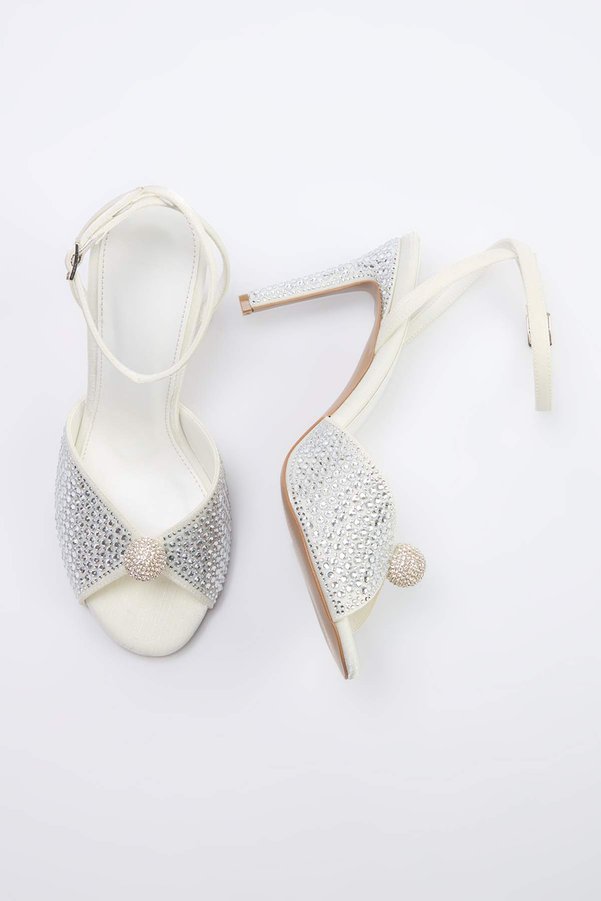 Trendyol Shoes Bridal White Stone Detailed Women's 9.5 cm Classic Heeled Shoes Takss26To00073