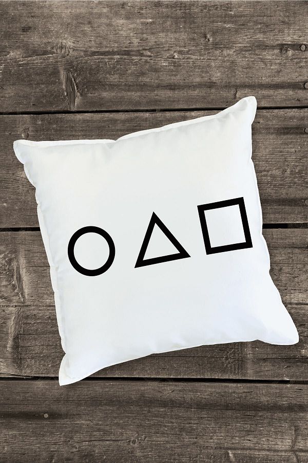 Yaprak Hediyelik-Squid Games Designed Pillow 1