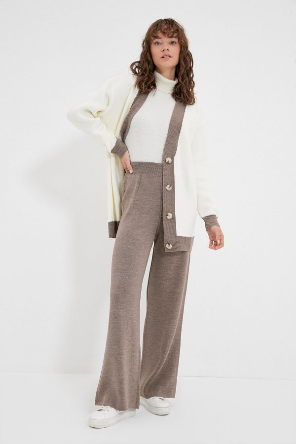 Trendyol Modest-Detailný set pleteného kardiganu s norkovými pruhmi TCTAW22AU0156 1