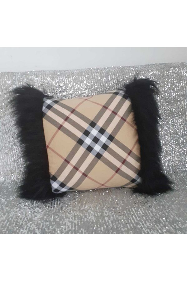 Pullu yastık design-Burberry Fur Combination Elite Pillow Case 1