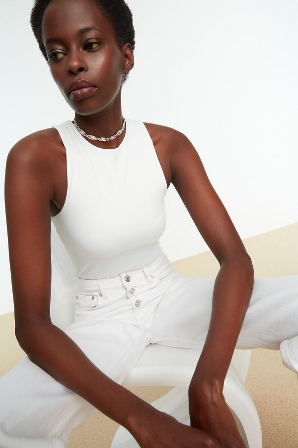 Trendyol Collection-Weißer Neckholder-Body mit flexiblem und Druckknopfverschluss – TWOSS20BD0044 1