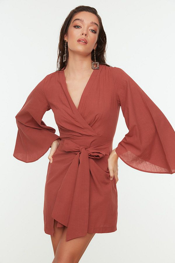 Trendyol Collection-Gekräuseltes Mini-Strandkleid aus gewebter, gewellter Baumwolle mit Schnürung in Dusty Rose TBESS21EL3208 1