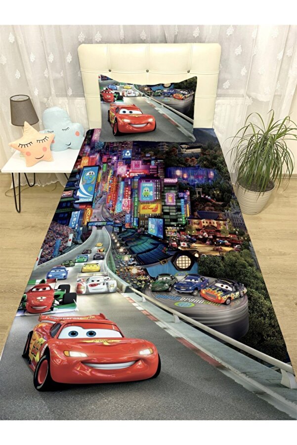 Evpanya Mcqueen Ve Dostları Desenli Yatak Örtüsü Ve Yastık