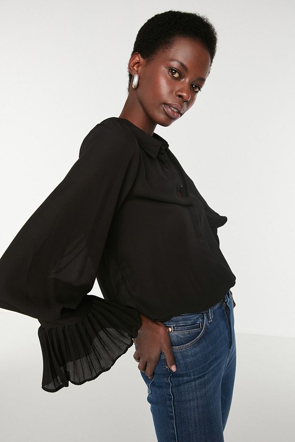 Trendyol Collection-Schwarzes gewebtes Hemd mit spanischen Ärmeln - Regular Fit TWOAW22GO0487 1
