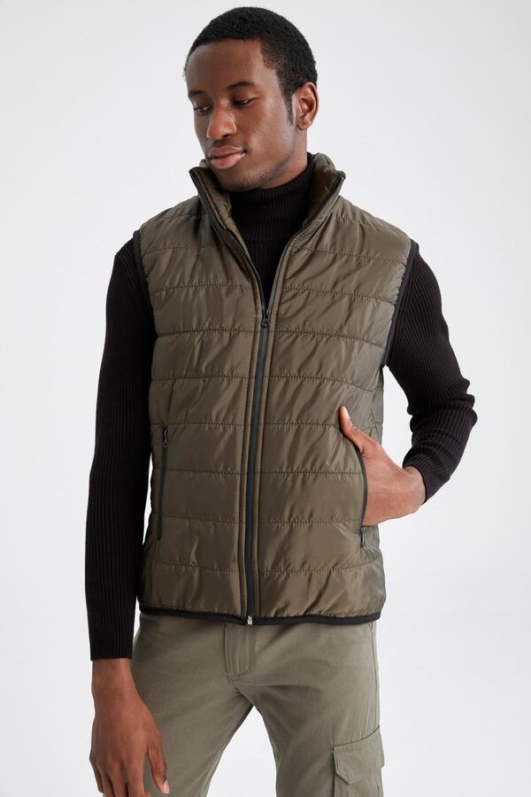DeFacto-Slim Fit Stand Collar Zippered Water Repellent Warmtech Thermal Insulated Vest 1