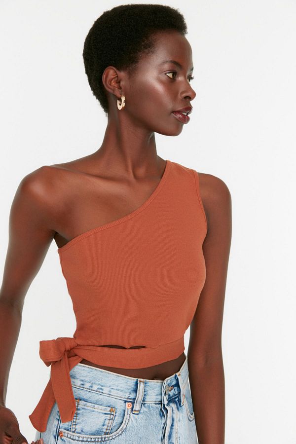Trendyol Collection-Детайлна трикотажна блуза с вталени/прилепнали по тялото канела с едно рамо TWOSS22BZ1558 1