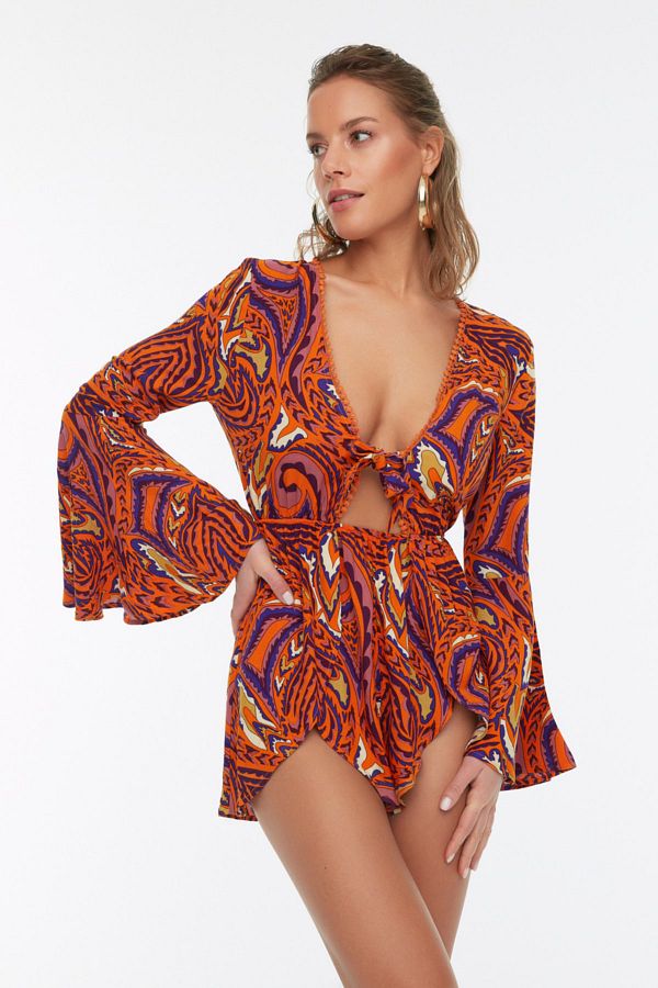 Trendyol Collection-Set de plajă bluză și pantaloni scurți cu imprimeu abstract cu detaliu volant - TBESS22AU0113 1