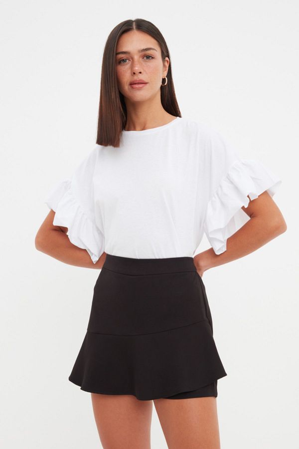 Trendyol Collection-Weißes Strick-T-Shirt mit Rundhalsausschnitt – 100 % Baumwolle mit Rüschendetail TWOSS22TS2429 1