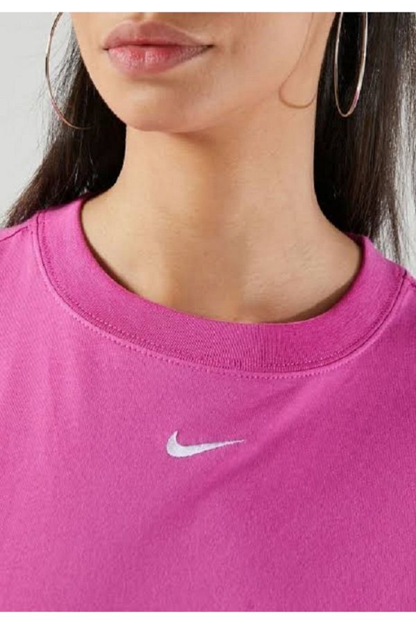 Pink quartz 2025 nike shirt