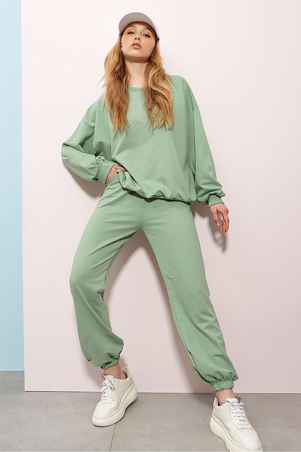 Trend Alaçatı Stili-Grüner Damen-Trainingsanzug mit Rundhalsausschnitt, zweifädigem Basic-Trainingsanzug mit elastischem Bund und Beinen ALC-507-669-001 1