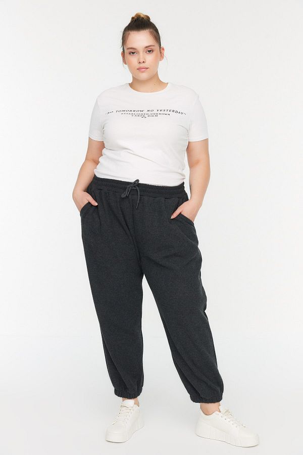 Trendyol Curve-Antracytowe cienkie dzianinowe spodnie dresowe typu jogger TBBAW23AJ00000 1