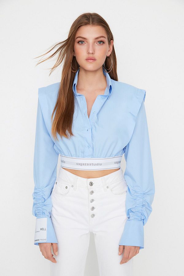 Trendyol Collection-Hellblaues Crop-Shirt mit detaillierten Details 1