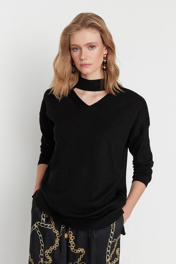 Black choker sweater hotsell