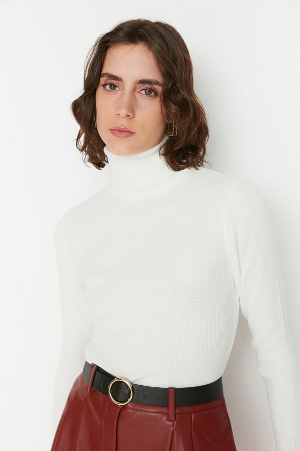 Trendyol Collection-Базов пуловер с висока яка в цвят екрю TWOAW21KZ1279 1