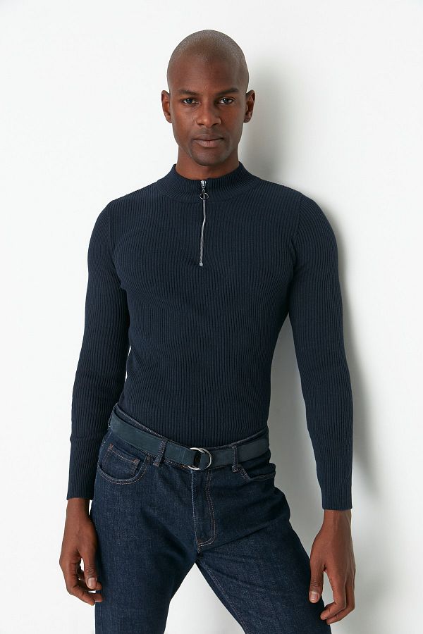 Trendyol Collection-Marineblauer Slim-Fit-Pullover aus Baumwolle mit halbem Rollkragen und Reißverschluss TMNAW20KZ1034 1