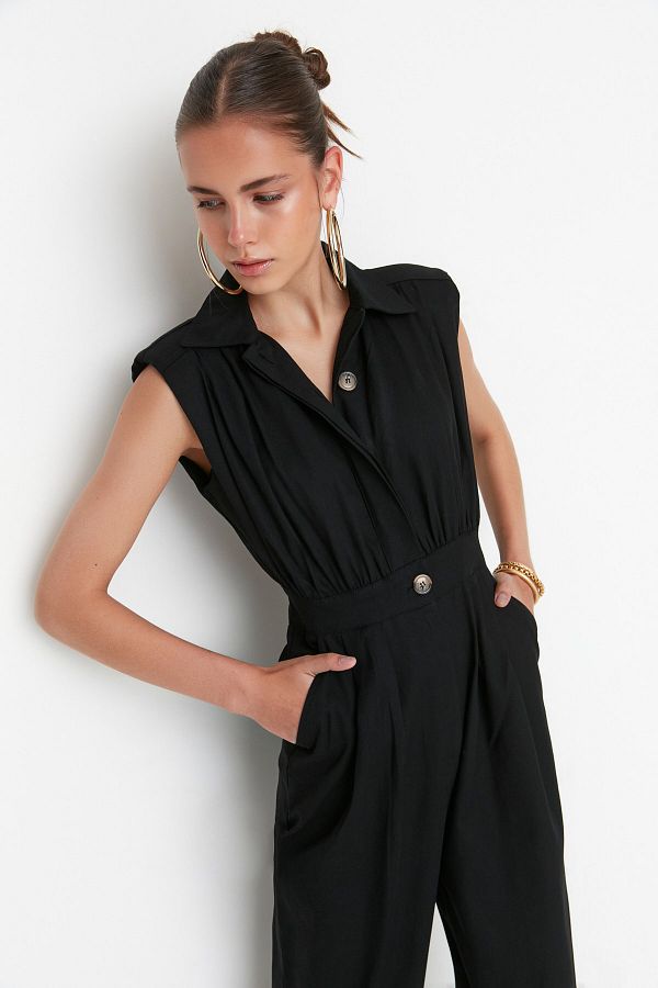 Trendyol Collection-Schwarzer ärmelloser Jumpsuit aus Gabardinegewebe mit Hemdkragen TWOSS21TU0233 1